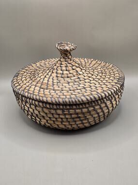 Vtg Sweet Grass Basket Coiled Straw Lidded Storage Blue Accent Snake Charmer 10”